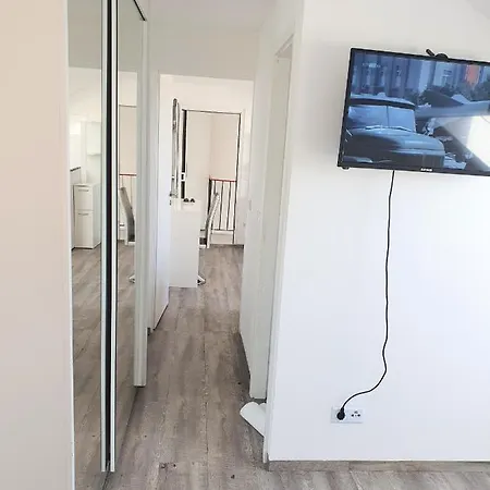 Fmi110 Next To Airport *